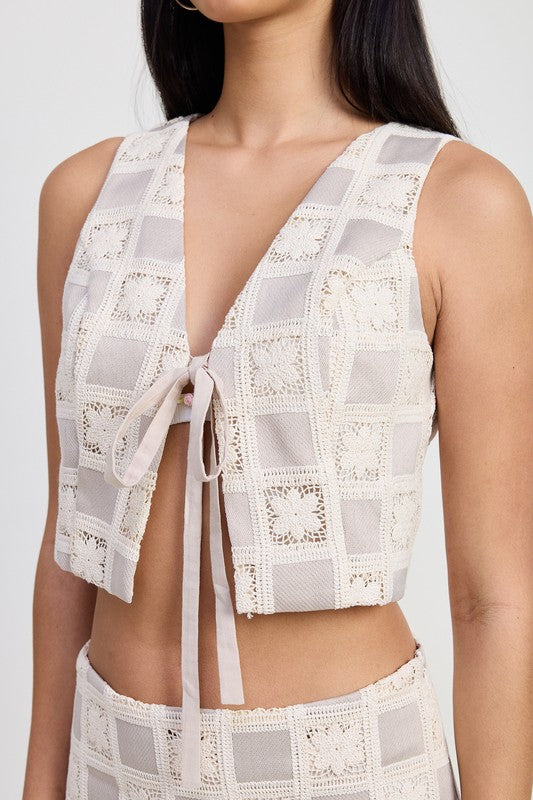 Emory Park sleeveless V-Neck jacquard top in cream with tie front and intricate crochet pattern