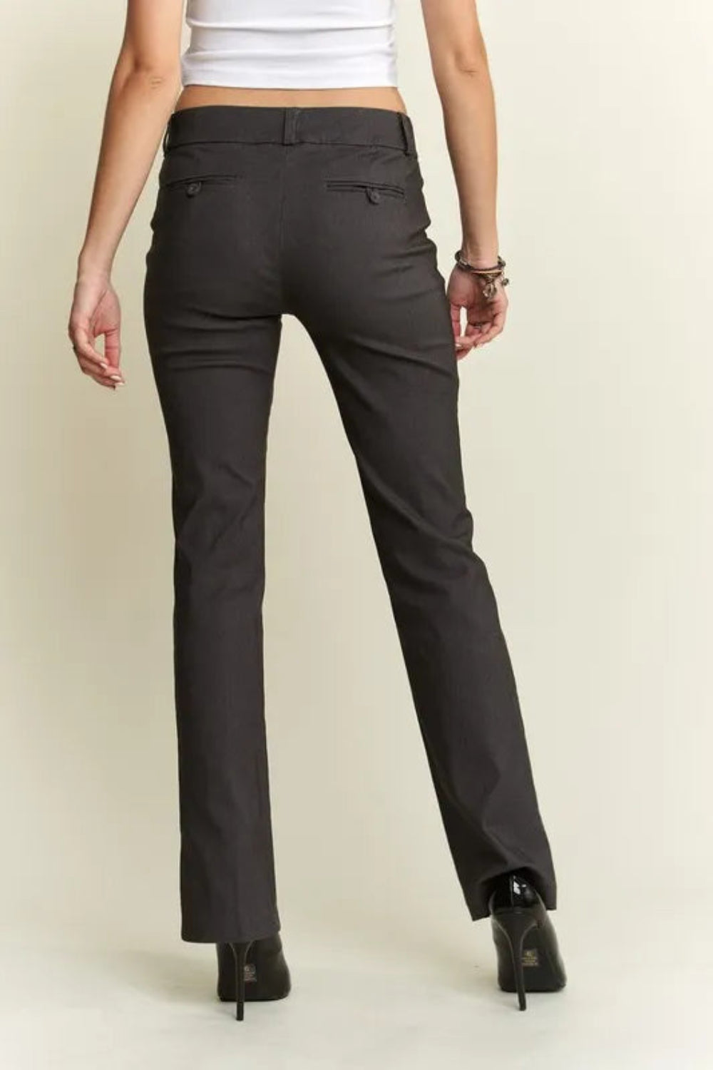 Slim bootcut pants in dark color with a flattering fit and pockets for a stylish look