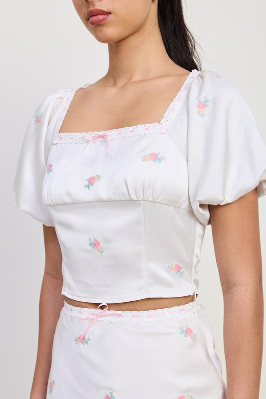 Emory Park Square Neck Bubble Cap Sleeve Top in white with pink floral print and lace trim
