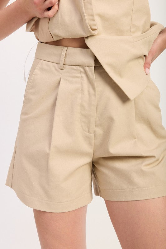 Emory Park beige high waisted pleated shorts with belt loops and side pockets
