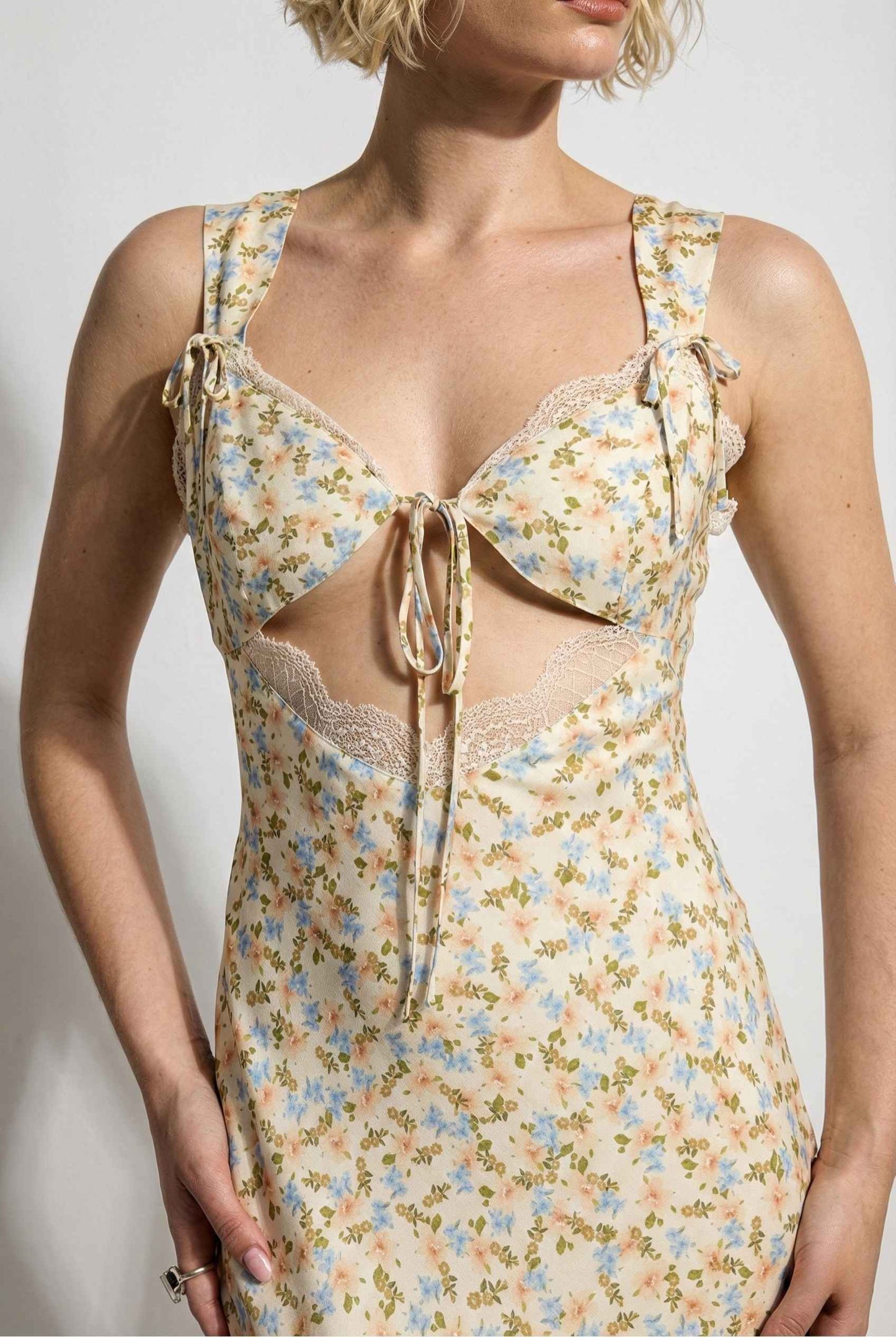 Woman wearing a Amelie Midi Cutout Yellow Floral Rayon Blend Dress with a white background