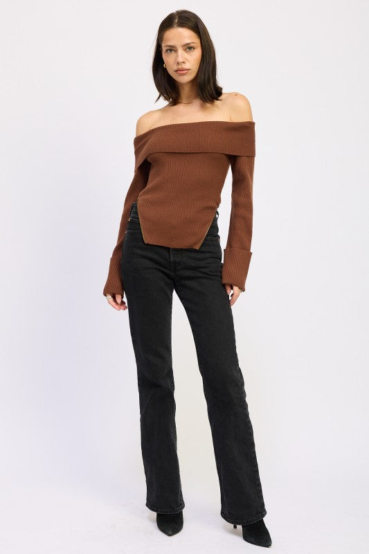 Ribbed Off-Shoulder Sweater With Zipper in brown on Emory Park model styled with black high rise jeans
